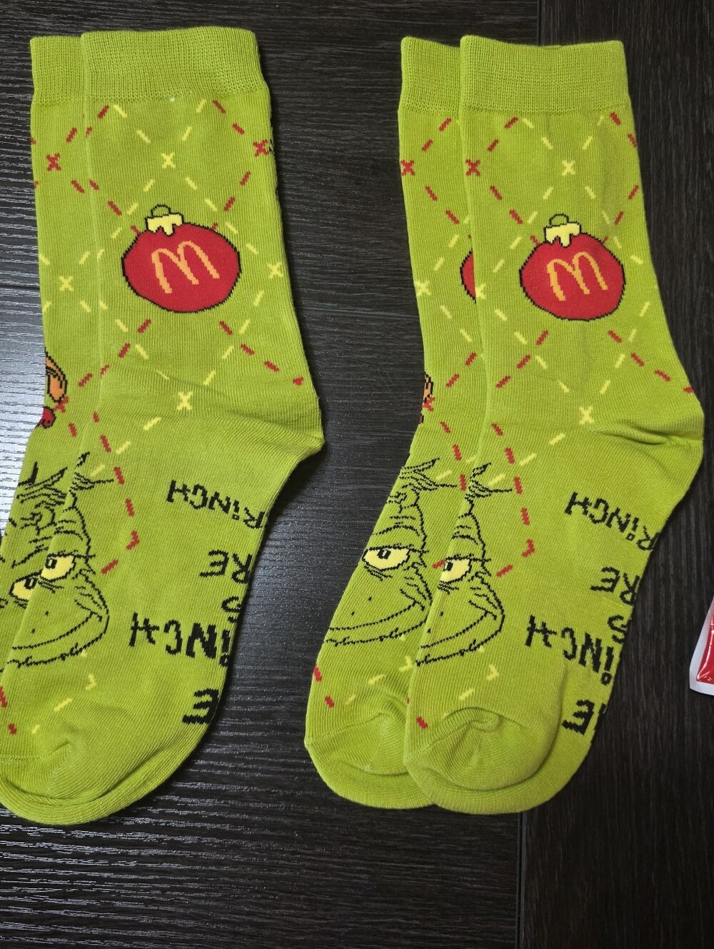 Grinch Socks - McDonalds - The Grinch Meal 2025 - 2 Pairs - Picture 3 of 4
